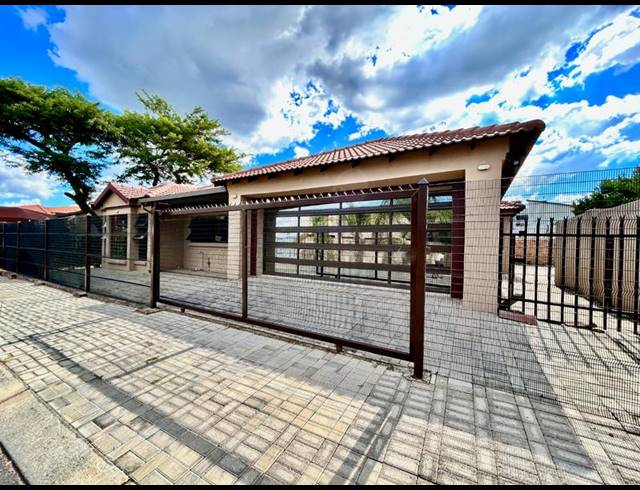 3 BEDROOM HOUSE FOR SALE IN BRITS CENTRAL